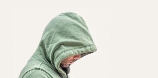 Czy ochroniarz ma prawo uderzyć?