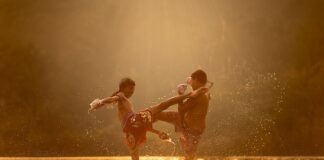 Co daje kask do boksu?