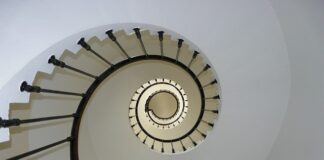 Jak zmieniać biegi przy hamowaniu?