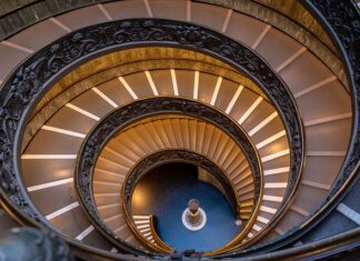 Który papież zrezygnował z tiary? Który papież zrezygnował z tiary?