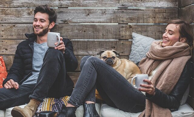 Z czym nosić białe spodnie?